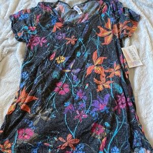 NWT. LuLaRoe. Classic t small